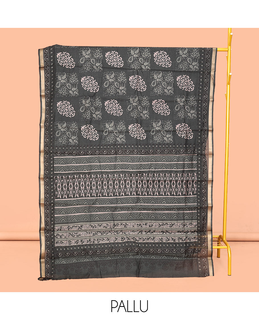 Grey Mul Mul Cotton Saree, Enthralled with a Floral-Paisley Print, a Subtle Border, a Geometric-Printed Pallu, and a Matching Blouse
