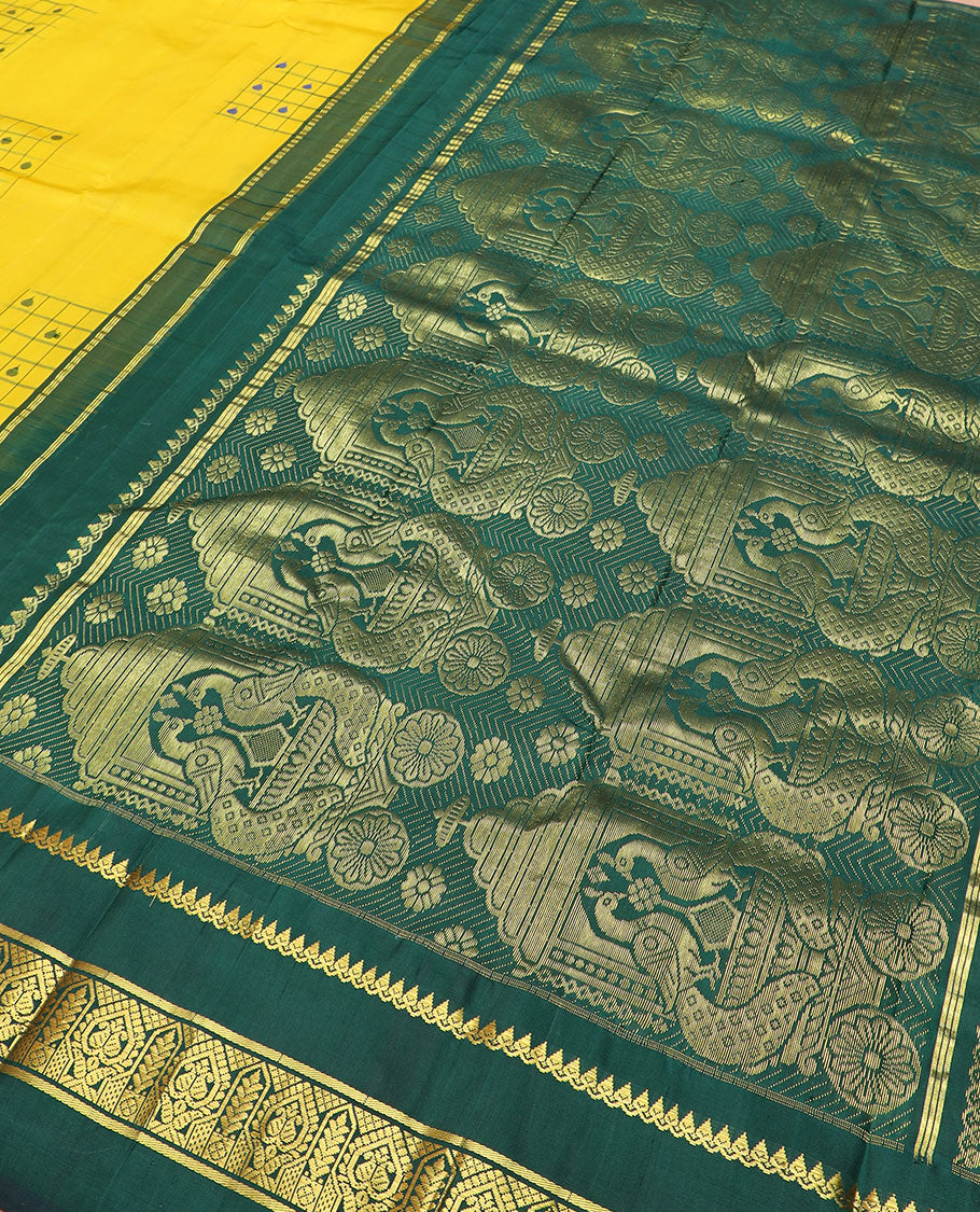 Yellow daayam kattam inspired motifs Kanchipuram silk saree, contrast korvai rettai pettu border of thilakam mokku, and manga designs, and pallu of mayil chariot designs