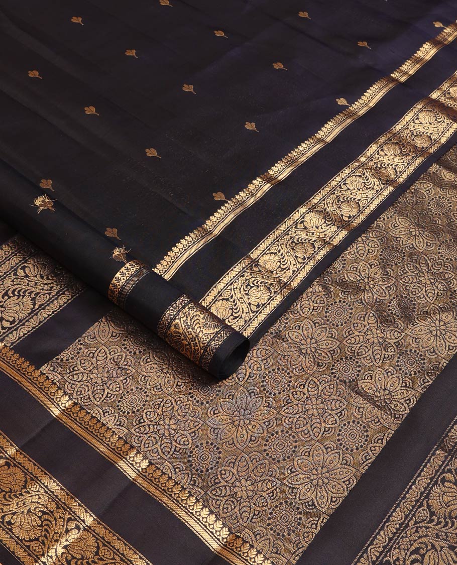 Blue floral buttas soft silk saree, rettai pettu border of thilakam mokku, banaras, and kodi visiry designs