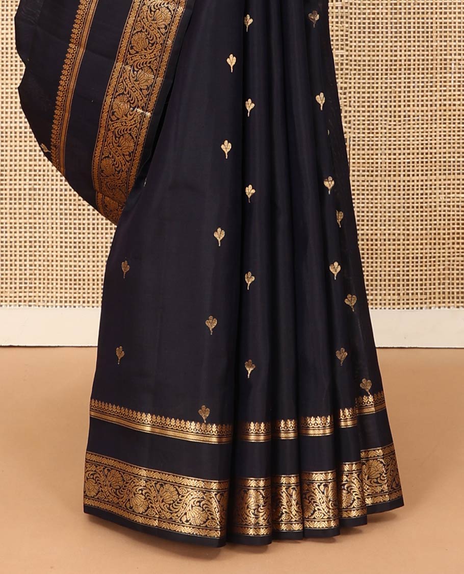 Blue floral buttas soft silk saree, rettai pettu border of thilakam mokku, banaras, and kodi visiry designs