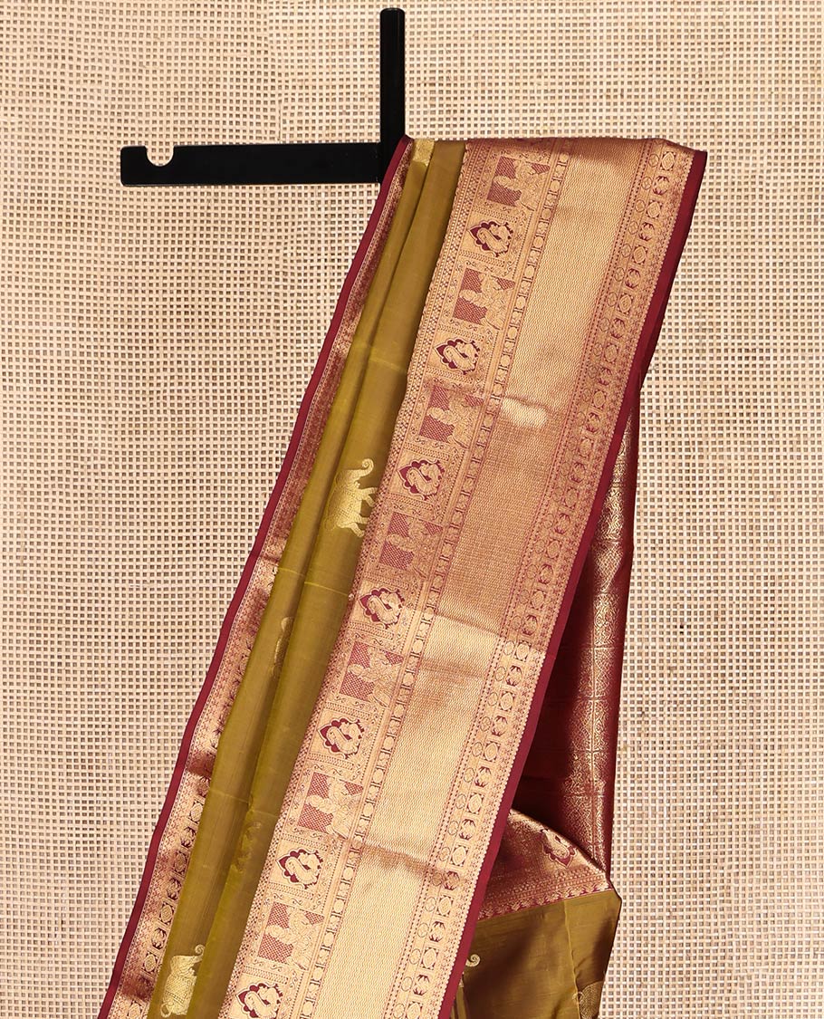Green Yaanai-Buttas Vasundhara Lite-Silk Mix Saree, Complemented by a Contrast Border of Kuthirai, Annam, Rudraksham, Iruthalai Pakshi, and Vanki, Grand Pallu, and a Contrast Blouse