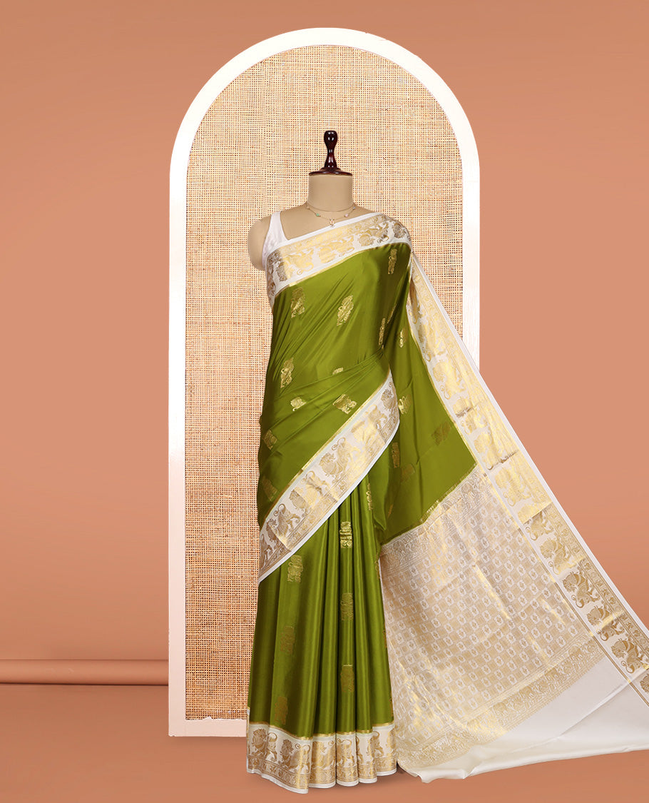 Green Zari Buttas Mysore Silk Saree, Complemented by a Contrast Lion Motif Zari Border, Grand Pallu, and a Contrast Blouse