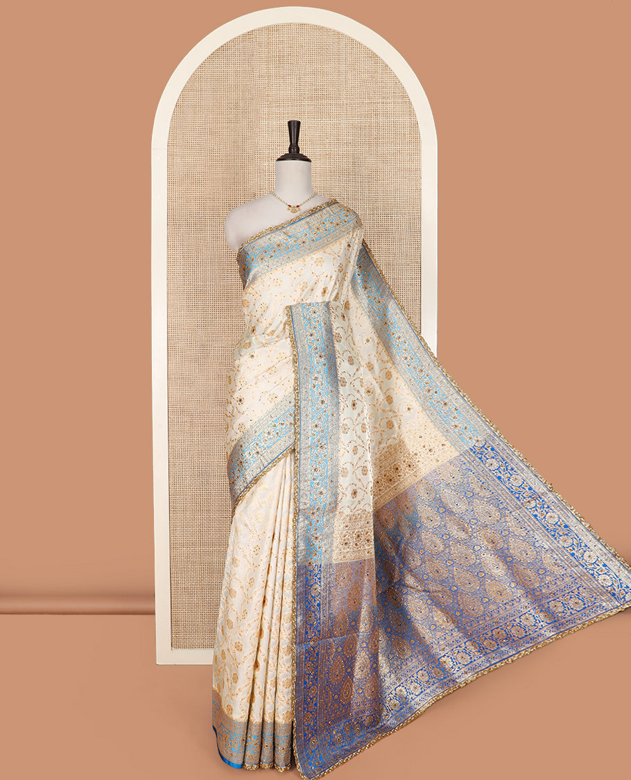 Cream Art Vastrakala Silk Saree Enthralled with Floral Jaal Jacquard with Stone Work All Over Its Body, Complemented by a Contrast Floral Creeper Zari Stone Work Border, Pallu Detailed in Zari and Stone Work, and Paired with a Contrast Blouse
