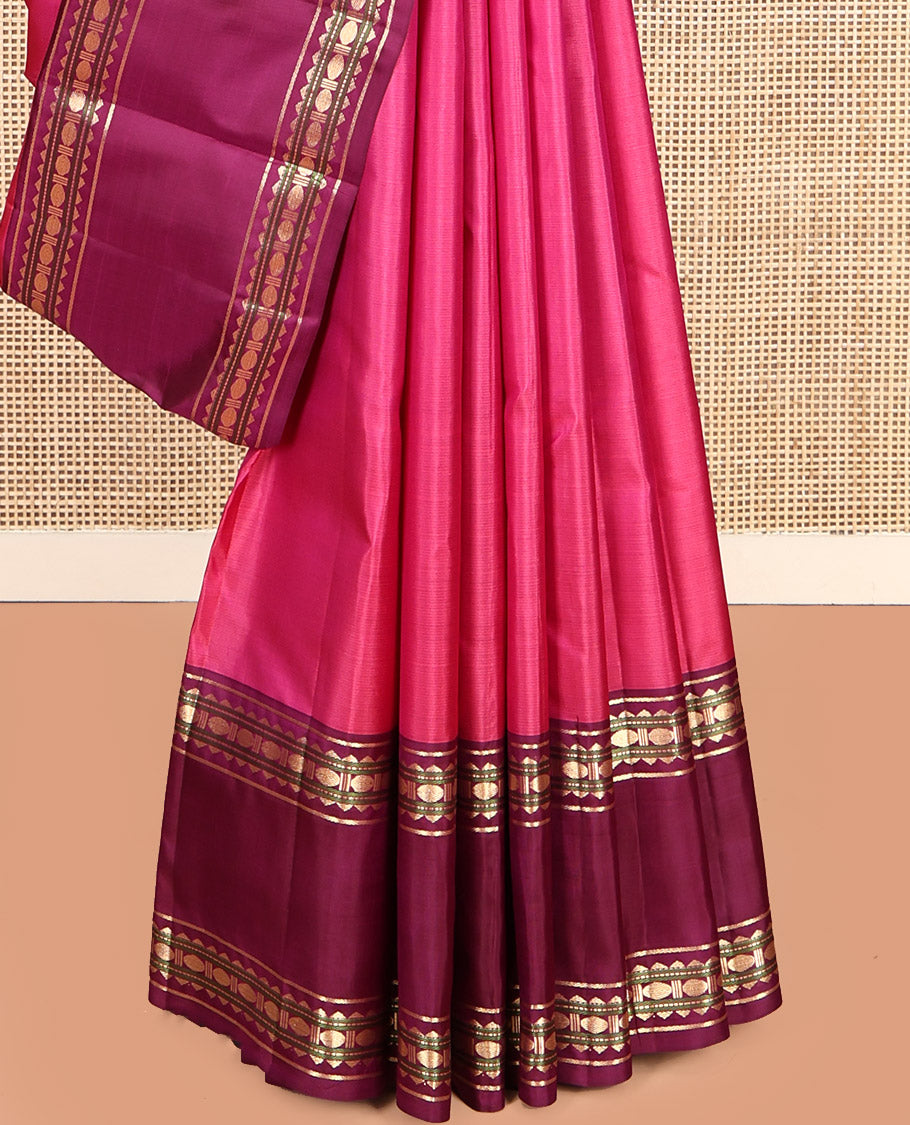 Pink Plain Kanchipuram Silk Saree, Complemented by a Contrast Rettai Pettu Border of Rekku, Muthu, and Poun Designs, Seppu Rekku Pallu, and a Contrast Blouse