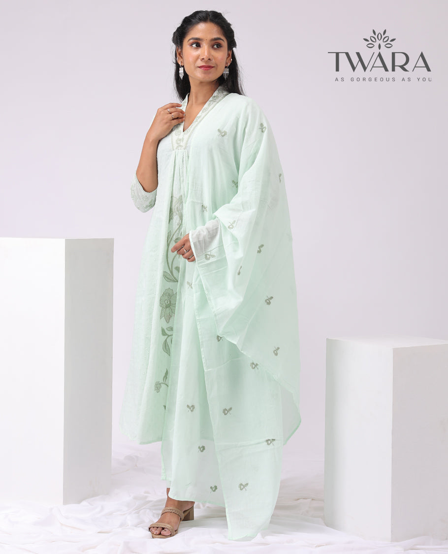 Twara light green floral design v neck, 3/4 th sleeve, below knee lenght with straight pants & floral motifs dupatta