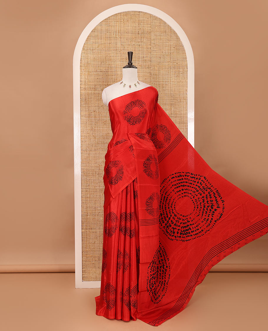Borderless red Shibori-style circle motifs printed Turkey crepe saree, Shibori printed pallu & small buttas printed blouse