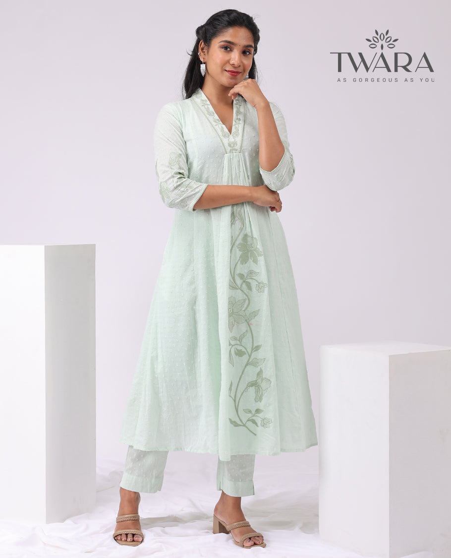 Twara light green floral design v neck, 3/4 th sleeve, below knee lenght with straight pants & floral motifs dupatta
