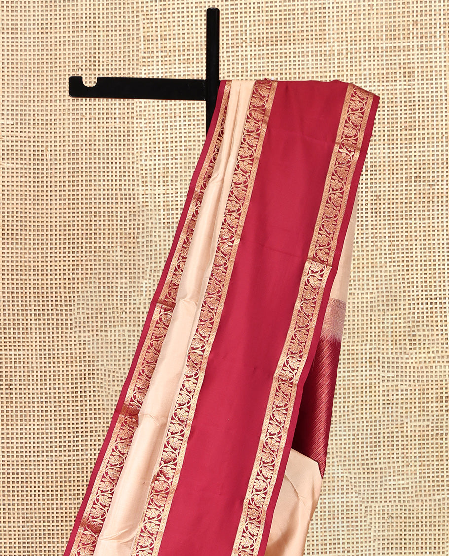 Sandal Plain Kanchipuram Silk Saree, a Contrast Rettai Pettu Border of Kodi Visiry Designs, Intricate Pallu, and a Contrast Blouse