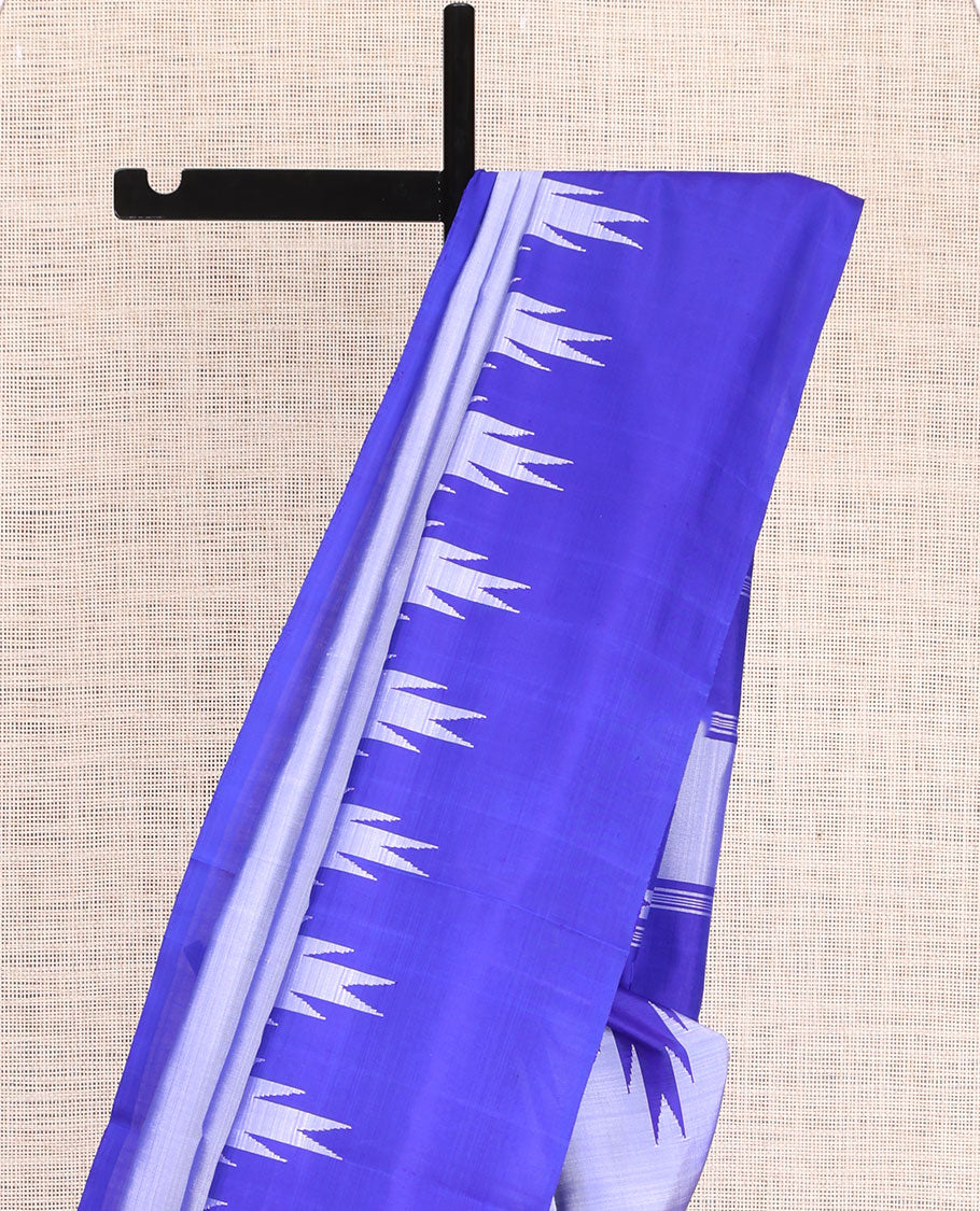Blue Plain Kanchipuram Silk Saree, Complemented by a Contrast Thazampoo Rekku Border, Thazampoo Rekku Pallu, and Contrast Blouse