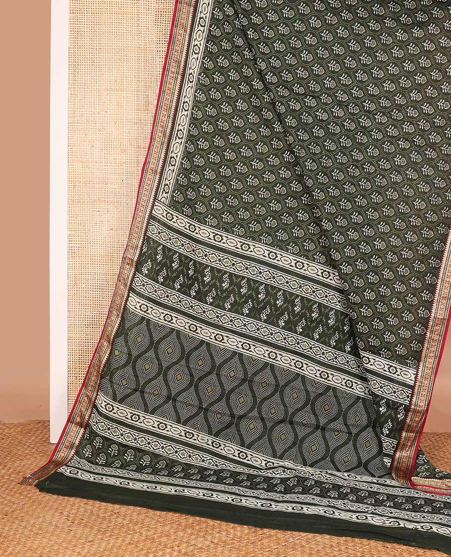 Green ogee patterns printed mul mul cotton saree, contrast traditional thread border, and geometric printed pallu