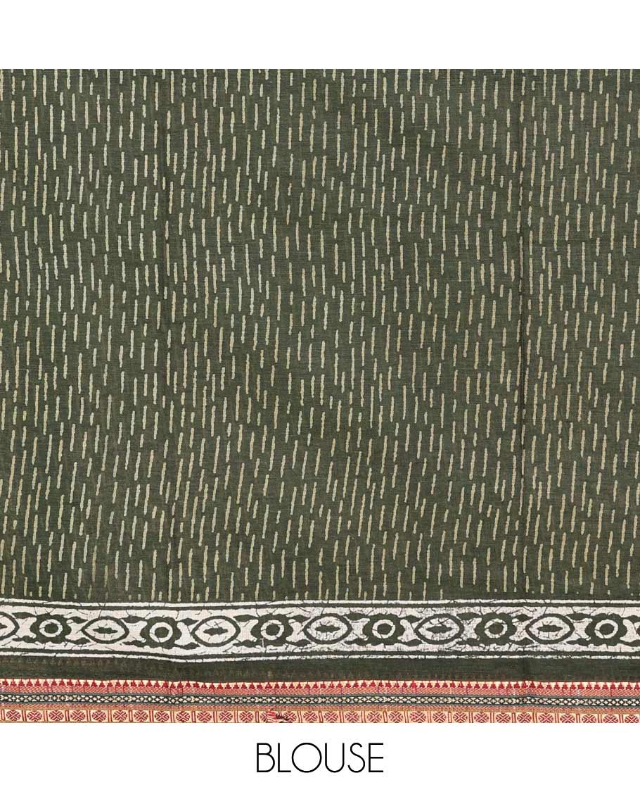 Green ogee patterns printed mul mul cotton saree, contrast traditional thread border, and geometric printed pallu