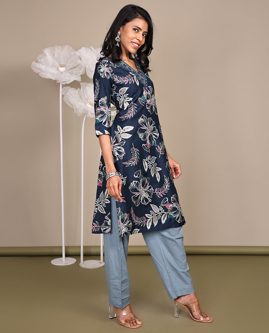 Blue Floral Printed Knee-Length Cotton Kurti, Prettified with a V-Neckline, 3/4 Sleeves, and a Straight-Cut Length