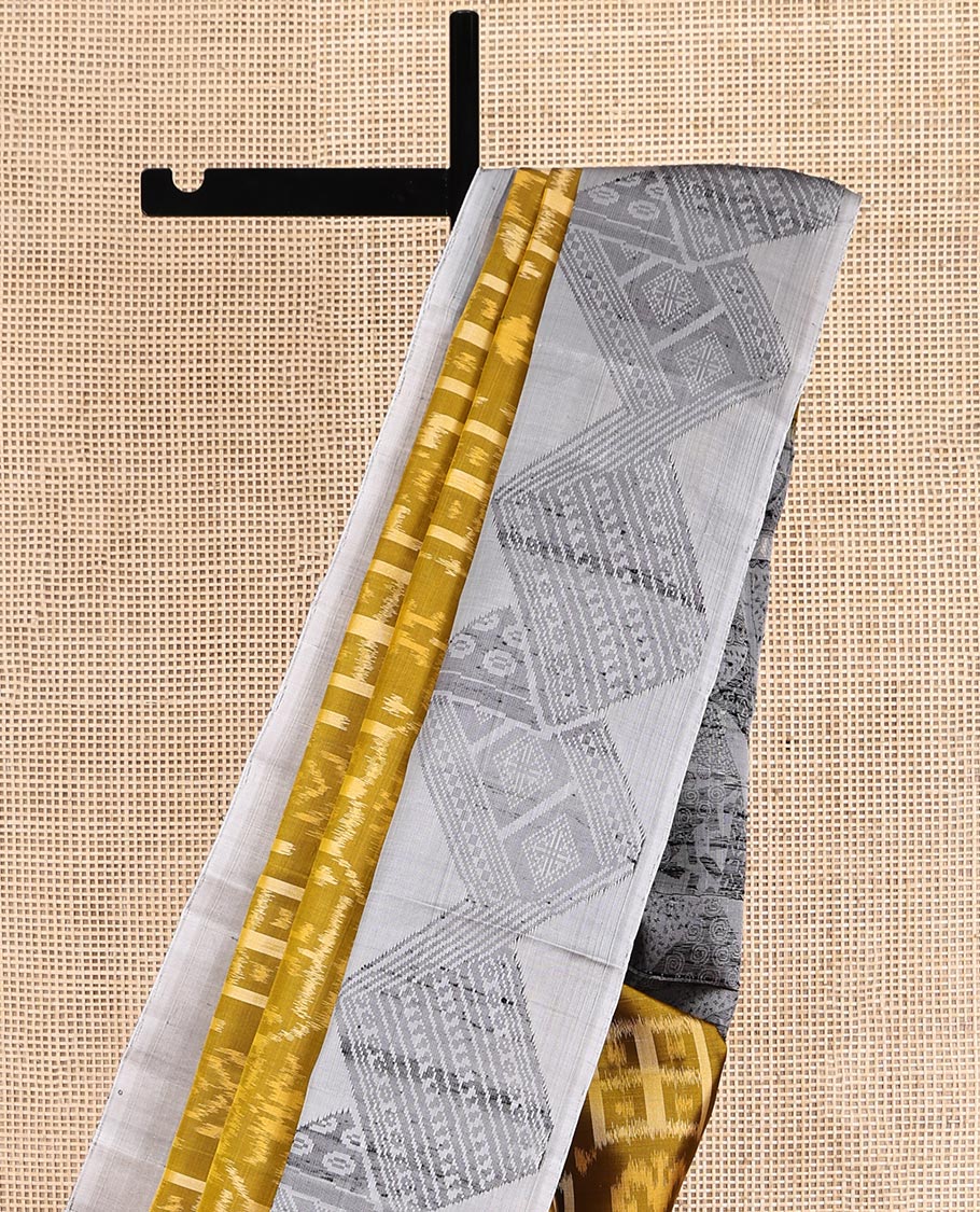 Green Mayuri Soft Silk Saree, Richly Detailed with Ikat Weave, Complemented by a Contrast Border, Geometric-Patterned Pallu, and a Contrast Blouse