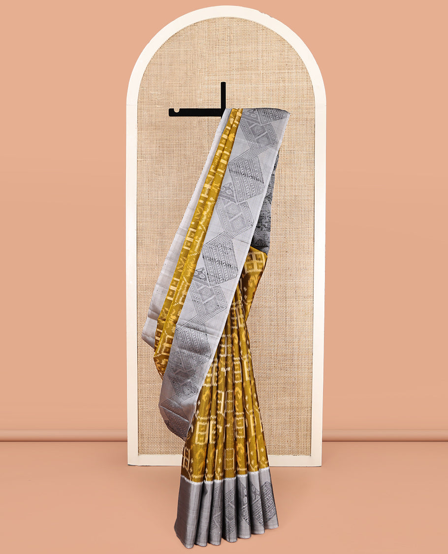 Green Mayuri Soft Silk Saree, Richly Detailed with Ikat Weave, Complemented by a Contrast Border, Geometric-Patterned Pallu, and a Contrast Blouse