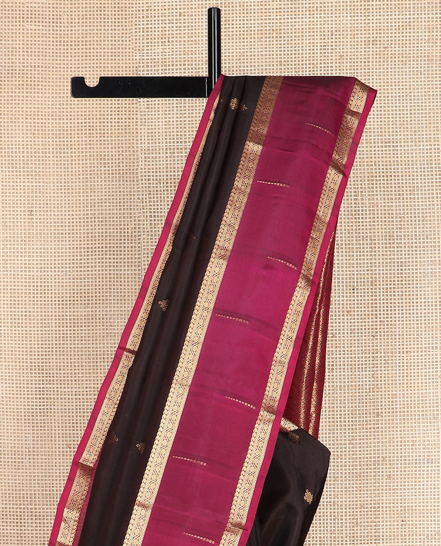 Brown kolam buttas vasundhara silk mix saree, contrast butta enclosed jaal pallu & rettai pettu border of manga, muthu, kathir & kodi visiry