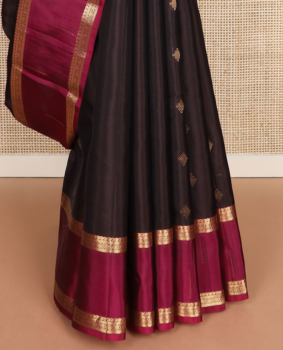 Brown kolam buttas vasundhara silk mix saree, contrast butta enclosed jaal pallu & rettai pettu border of manga, muthu, kathir & kodi visiry