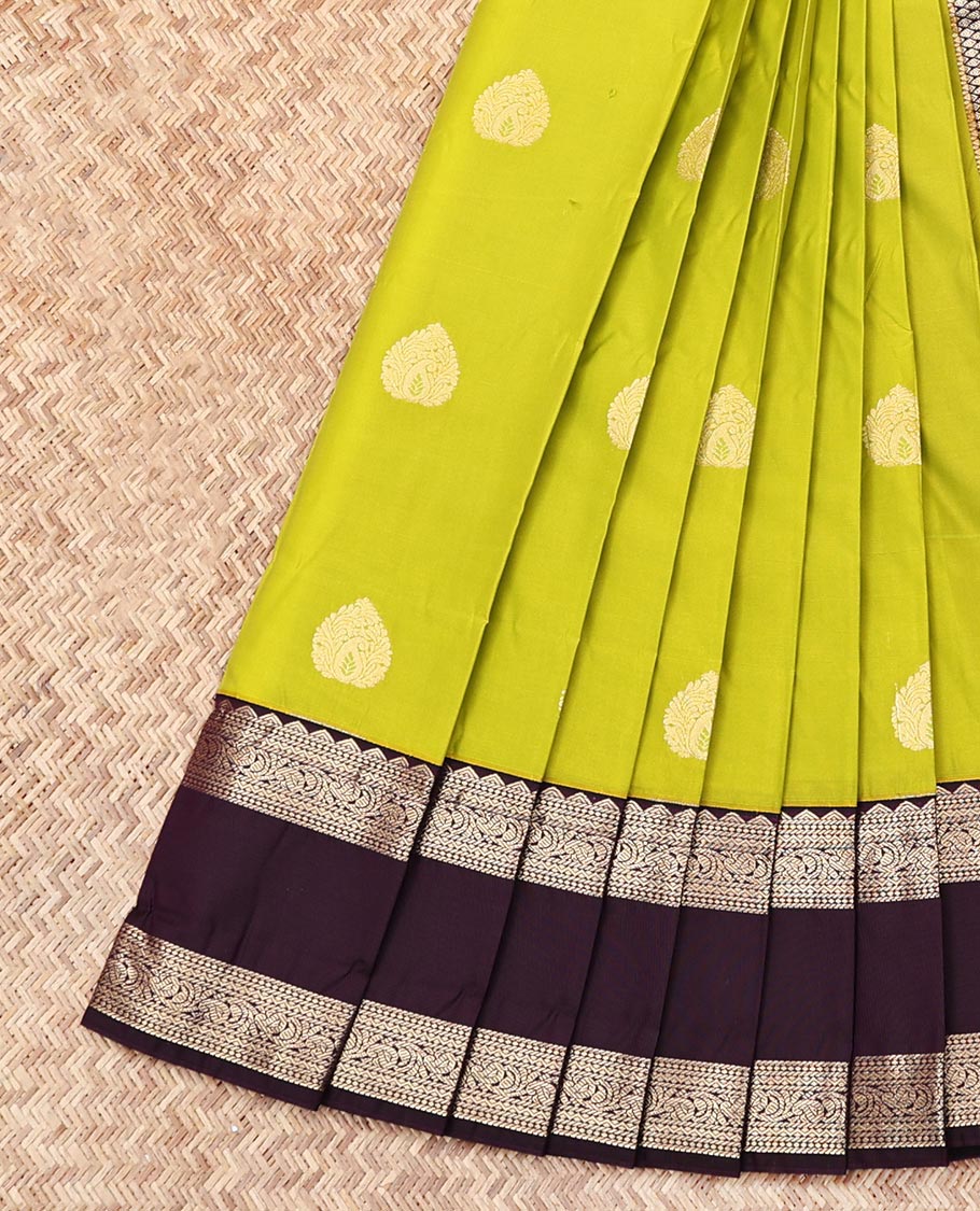 Green Budget Silk Saree, Finely Crafted with Zari Buttas, Complemented by a Contrast Traditional Zari Rettai Pettu Border, Jaal Pallu, and a Contrast Blouse