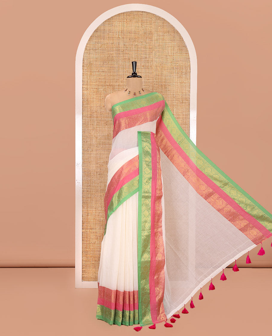 Cream Plain Khadi Mul Cotton Saree, Complemented by a Contrast Rettai Pettu Traditional Zari Design Border of Chakram Motifs, a Self-Pallu, and Paired with a Matching Blouse
