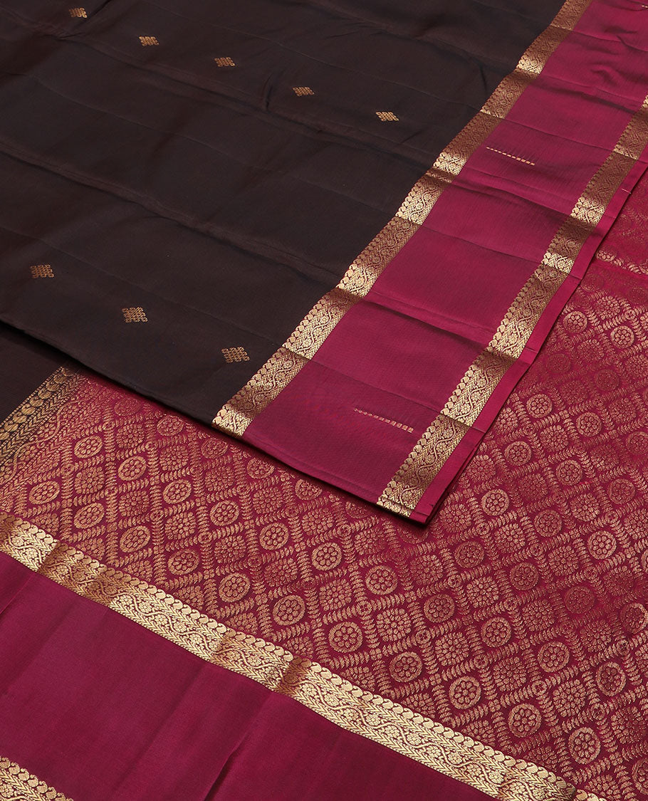 Brown kolam buttas vasundhara silk mix saree, contrast butta enclosed jaal pallu & rettai pettu border of manga, muthu, kathir & kodi visiry