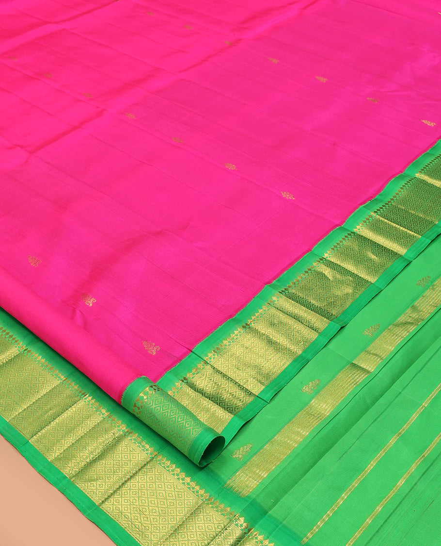 Rani Pink Kanchipuram Silk Saree, Adorned with Zari Buttas, Complemented by a Contrast Korvai Border of Panner Sombu, and Jaal Design, Zari Design Pallu, and No Blouse