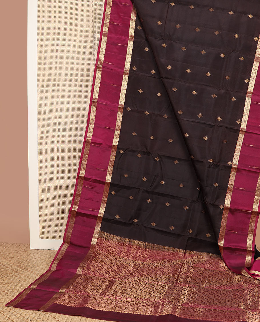 Brown kolam buttas vasundhara silk mix saree, contrast butta enclosed jaal pallu & rettai pettu border of manga, muthu, kathir & kodi visiry