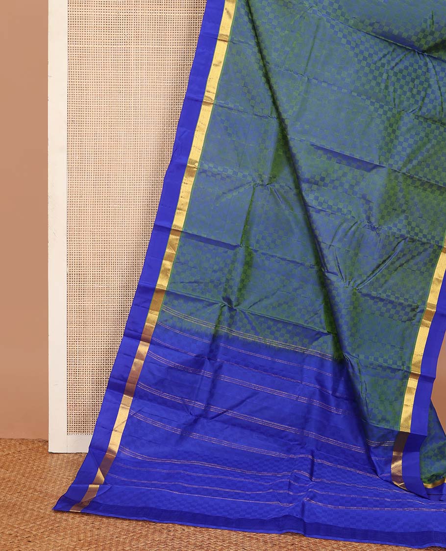 Blue paiyadi kattam Kanchipuram silk saree, contrast border of muthu, and vanki designs, and zari striped pallu