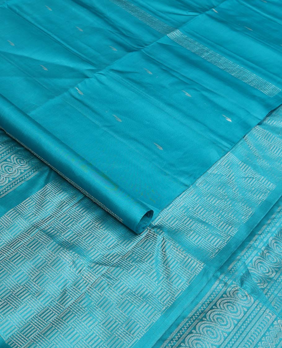 Borderless blue stripes and muniya motifs woven soft silk saree, self-pallu of paiyaadi kattam design
