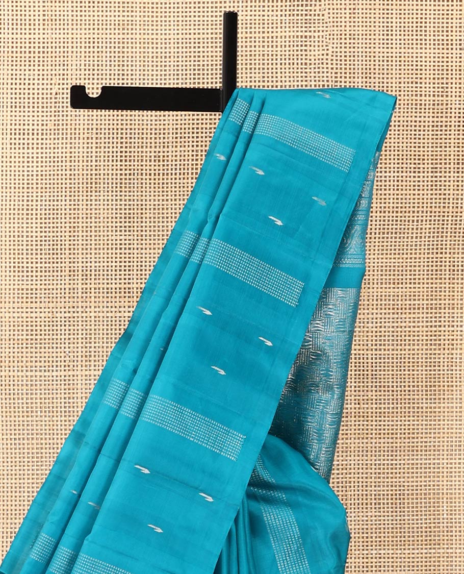 Borderless blue stripes and muniya motifs woven soft silk saree, self-pallu of paiyaadi kattam design