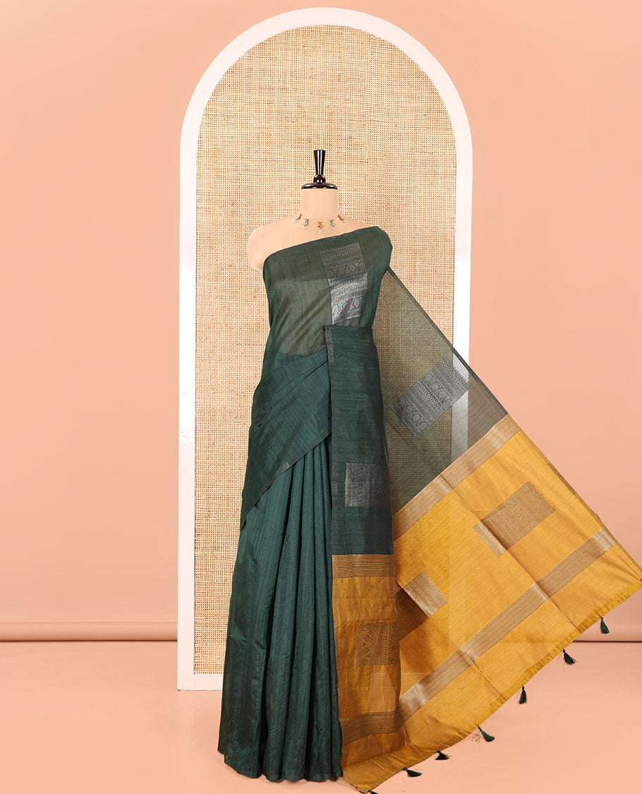 Borderless Green Vichitra Silk Saree, Elevated with Square Buttas All Over Its Body, Captivating Contrast Pallu of Traditional Designs, and Paired with a Contrast Blouse