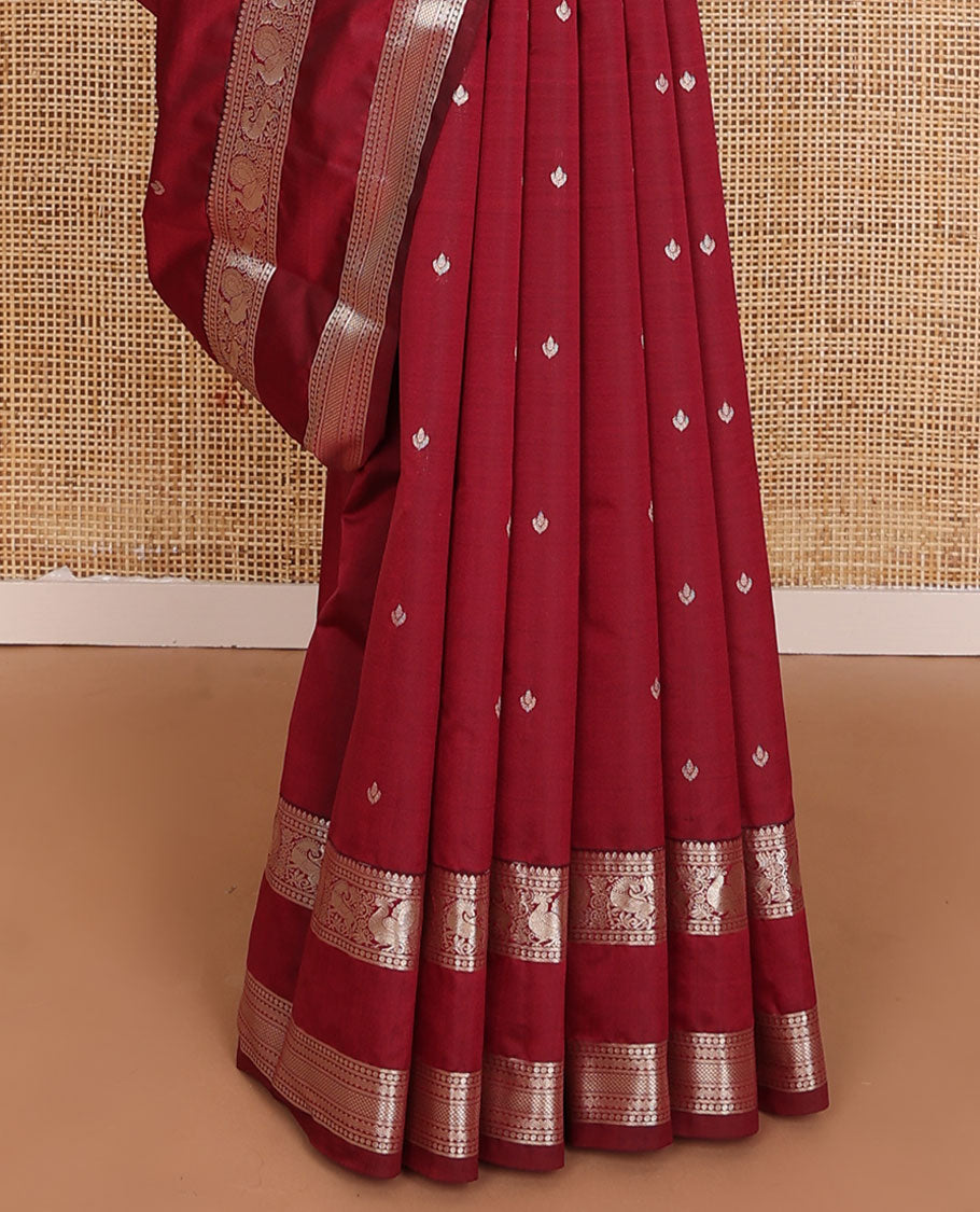Maroon buttas Vasundhara elite silksaree, jaal pallu & border of thilakam,banaras,paisa,rettai neli,mayil kann,mayil & yaali