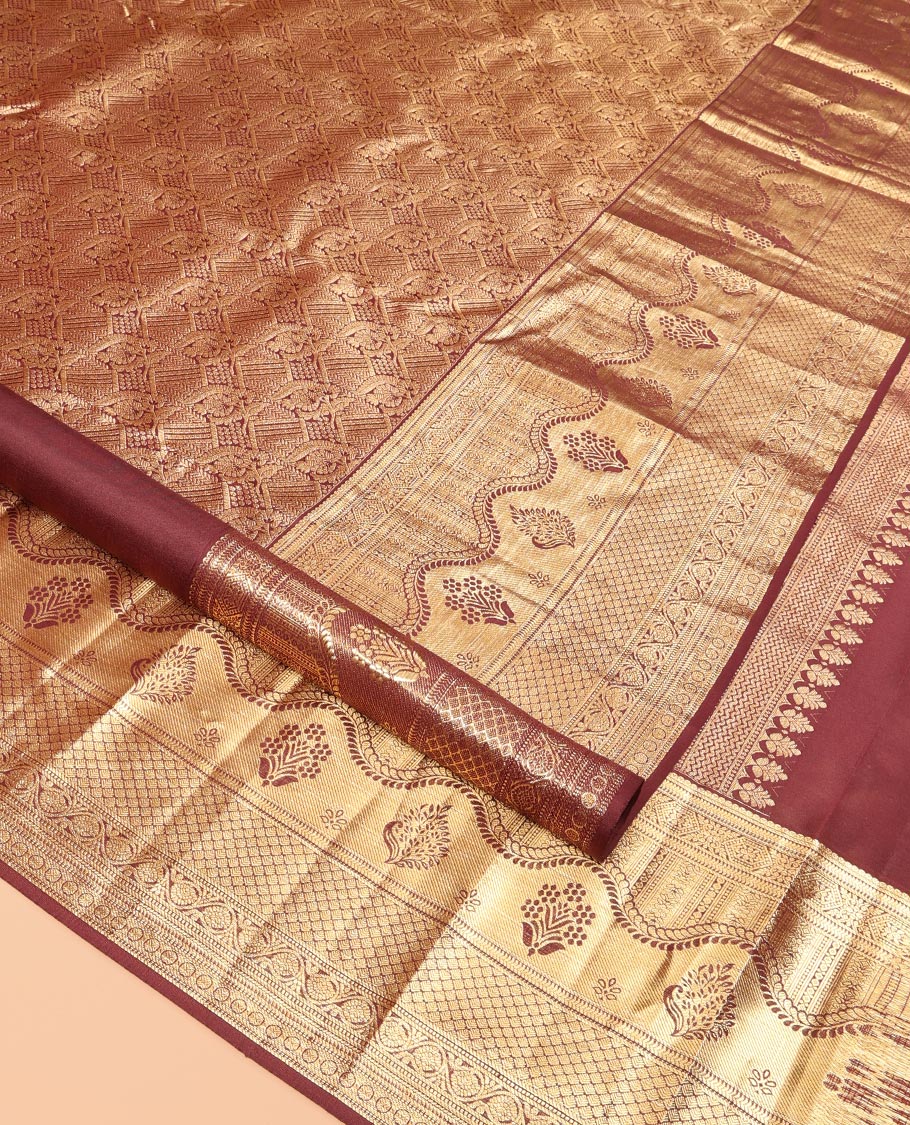 Brown Kanchipuram Wedding Silk Saree, Meticulously Crafted with Jacquard Design, a Zari Border of Traditional Designs, Grand Pallu, and a Matching Blouse