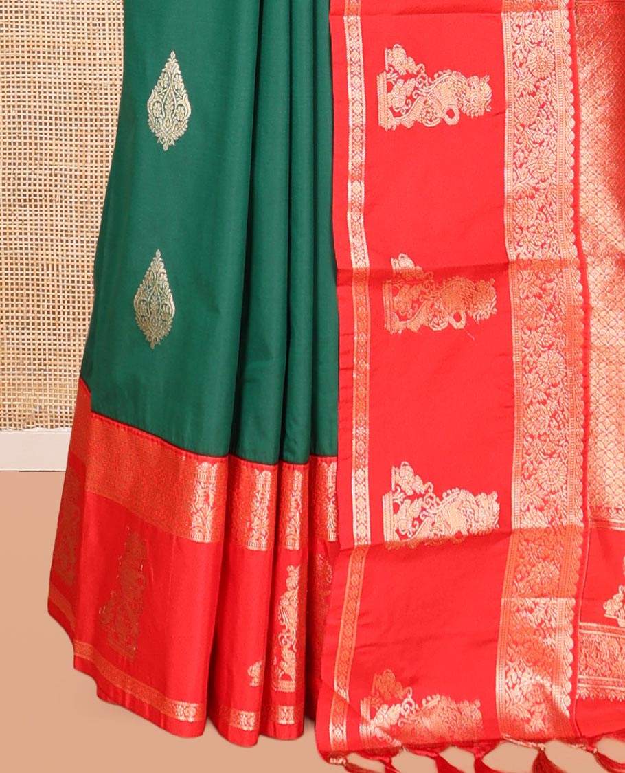 Green-Red Budget Silk Saree, a Contrast Traditional Lion Motif Border, Grand Pallu, and a Contrast Blouse