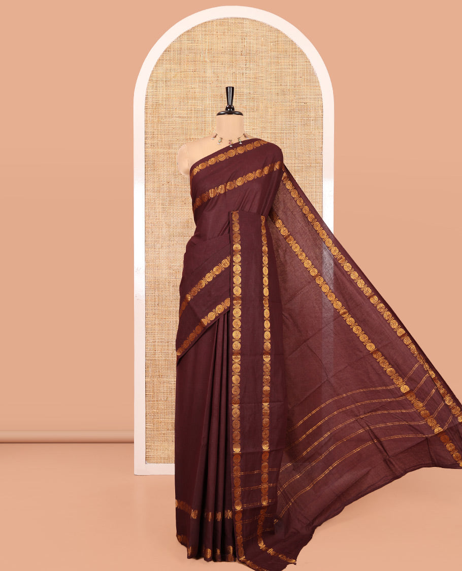 Brown Plain Sungudi Cotton Saree, Highlighted by Traditional Rettai Pettu Rudraksham Border, Striped Pallu, and a Matching Blouse