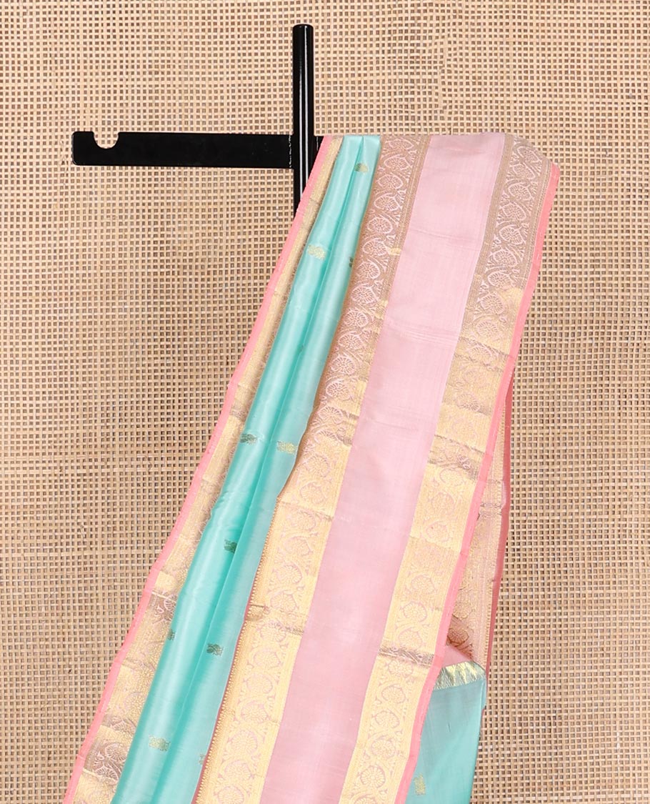 Blue mayil chakram buttas Kanchipuram silk saree, contrast rettai pettu border of thazampoo rekku, and kodi visiry, and paai madi pallu