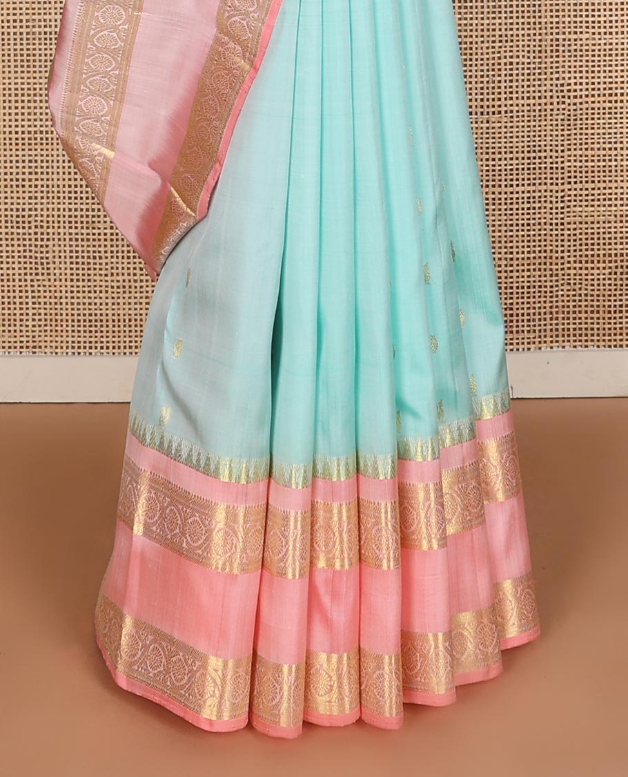 Blue mayil chakram buttas Kanchipuram silk saree, contrast rettai pettu border of thazampoo rekku, and kodi visiry, and paai madi pallu