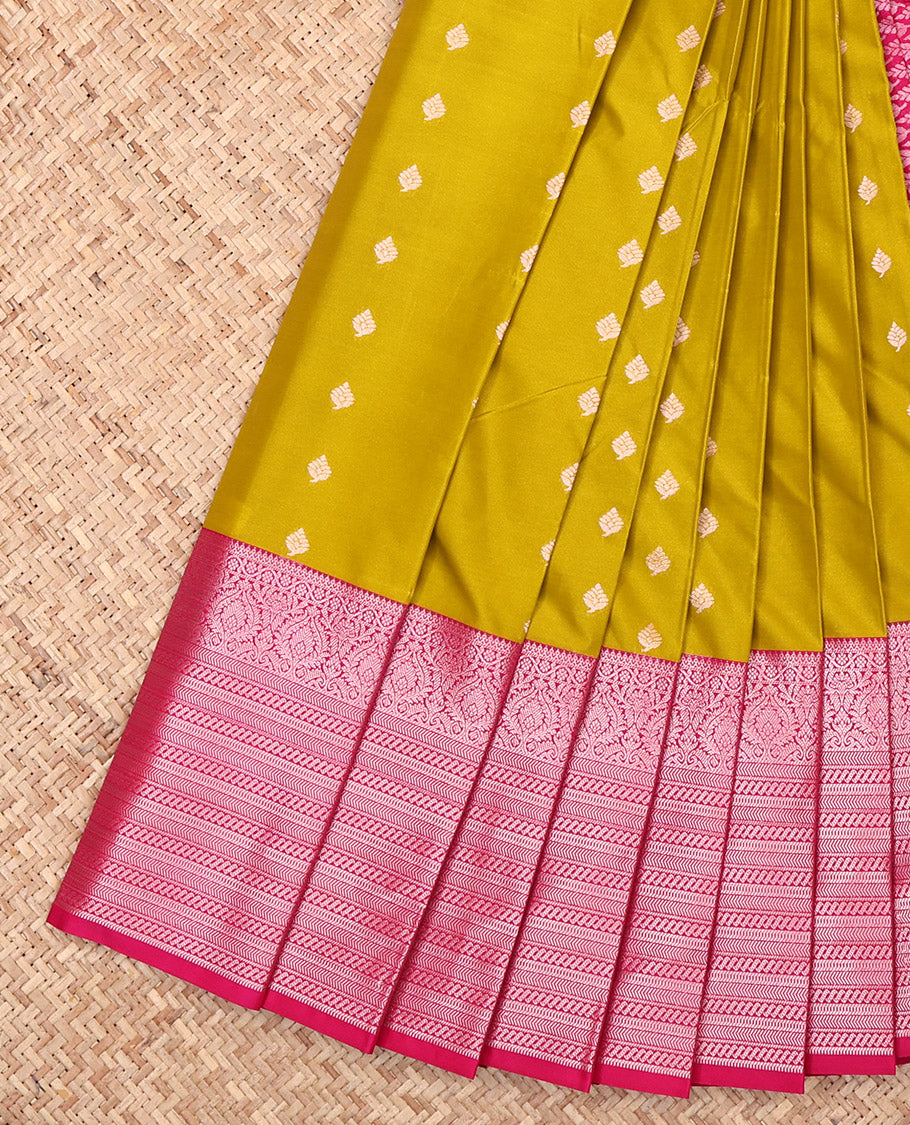 Green Budget Silk Saree, Graced with Zari Buttas, Complemented by a Contrast Traditional Zari Border, Grand Pallu, and a Contrast Blouse