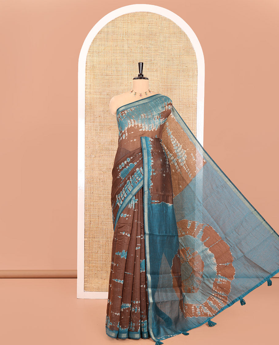 Coffee Brown Muslin Cotton Saree, Adorned with Marble-Textured Shibori Printed All Over Its Body, Subtle Piping Border, Pallu of Shibori Print, and Paired with a Contrast Blouse