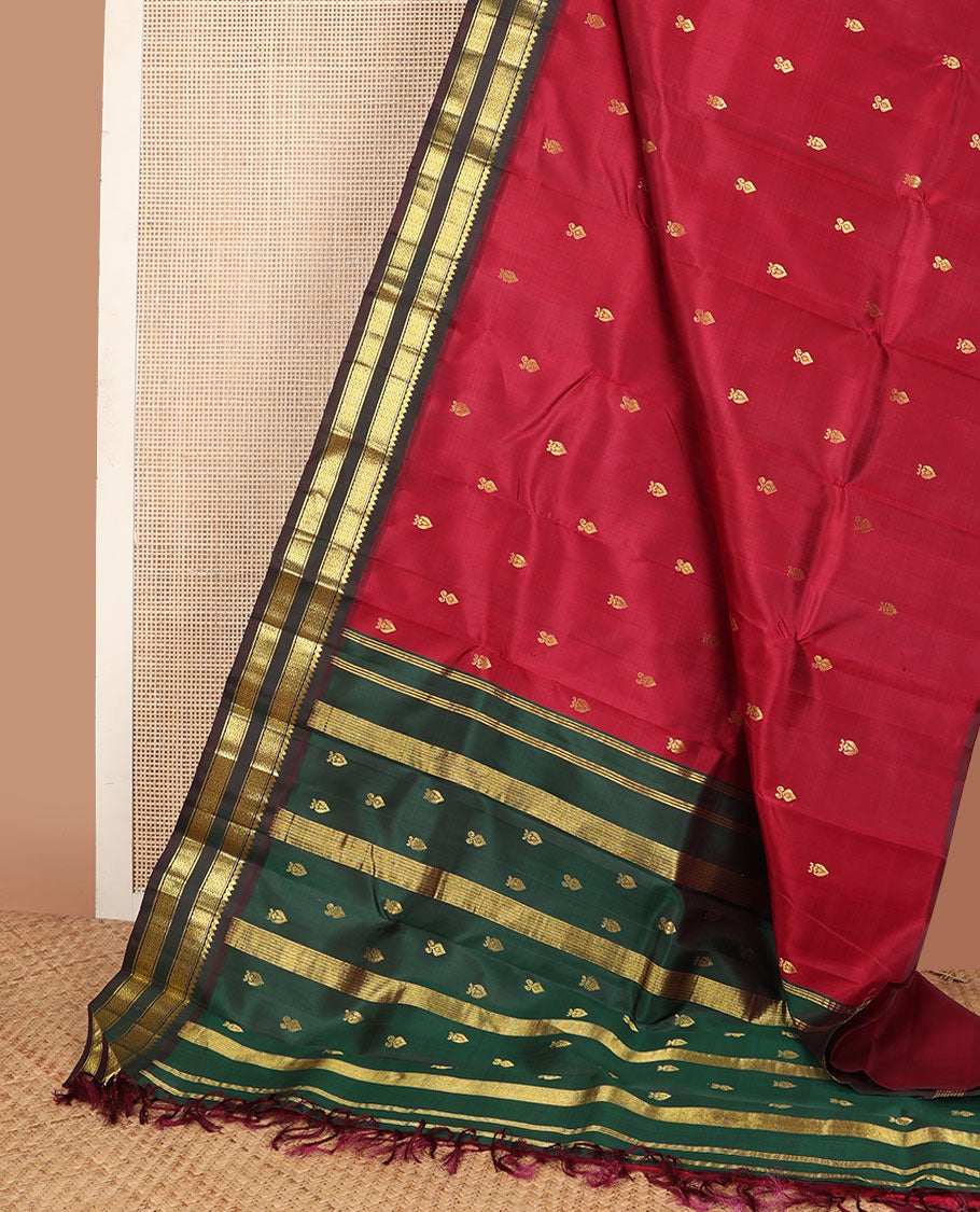 Maroon zari buttas Kanchipuram silksaree, contrast one-sided korvai border of thilakam mokku & jaal design & zari design pallu