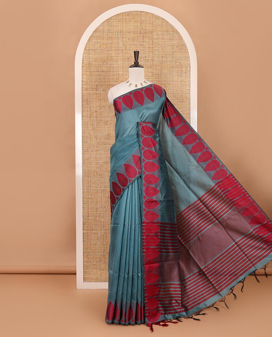 Green plain jute cotton saree , contrast leaf thread butta border & lining seer pallu with tussels