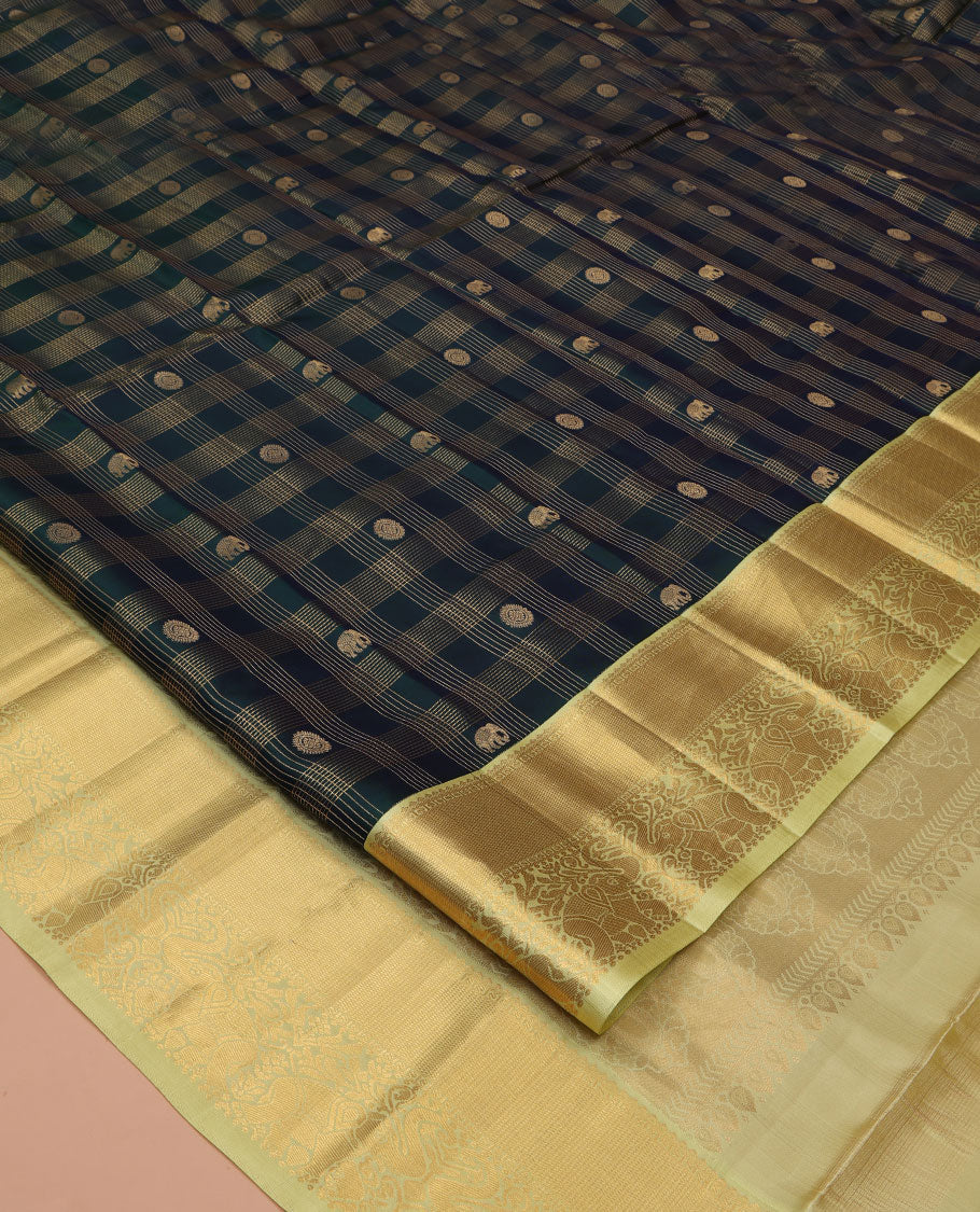 Green Vasundhara Silk Saree, Enriched with Zari Butta Enclosed Checked All Over Its Body, Complemented by a Contrast Border of Yaanai Designs, Intricately Designed Pallu, and Paired with a Contrast Blouse