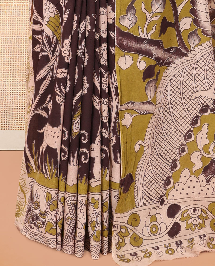 Brown Kalamkari Cotton Saree, Adorned with Floral and Animal-Themed Print, Contrast Printed Border, Kalamkari Animal Motifs Pallu, and a Contrast Blouse