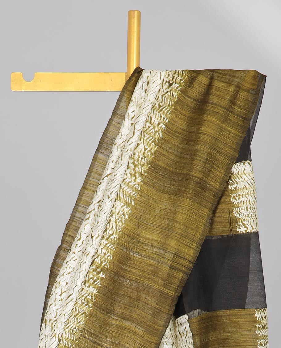 White abstract design matka silk saree with contrast plain border & green abstract design pallu