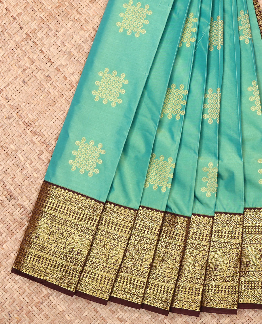 Green Budget Silk Saree, Adorned with Kolam Buttas, Complemented by a Contrast Traditional Zari Border, Grand Pallu, and a Contrast Blouse