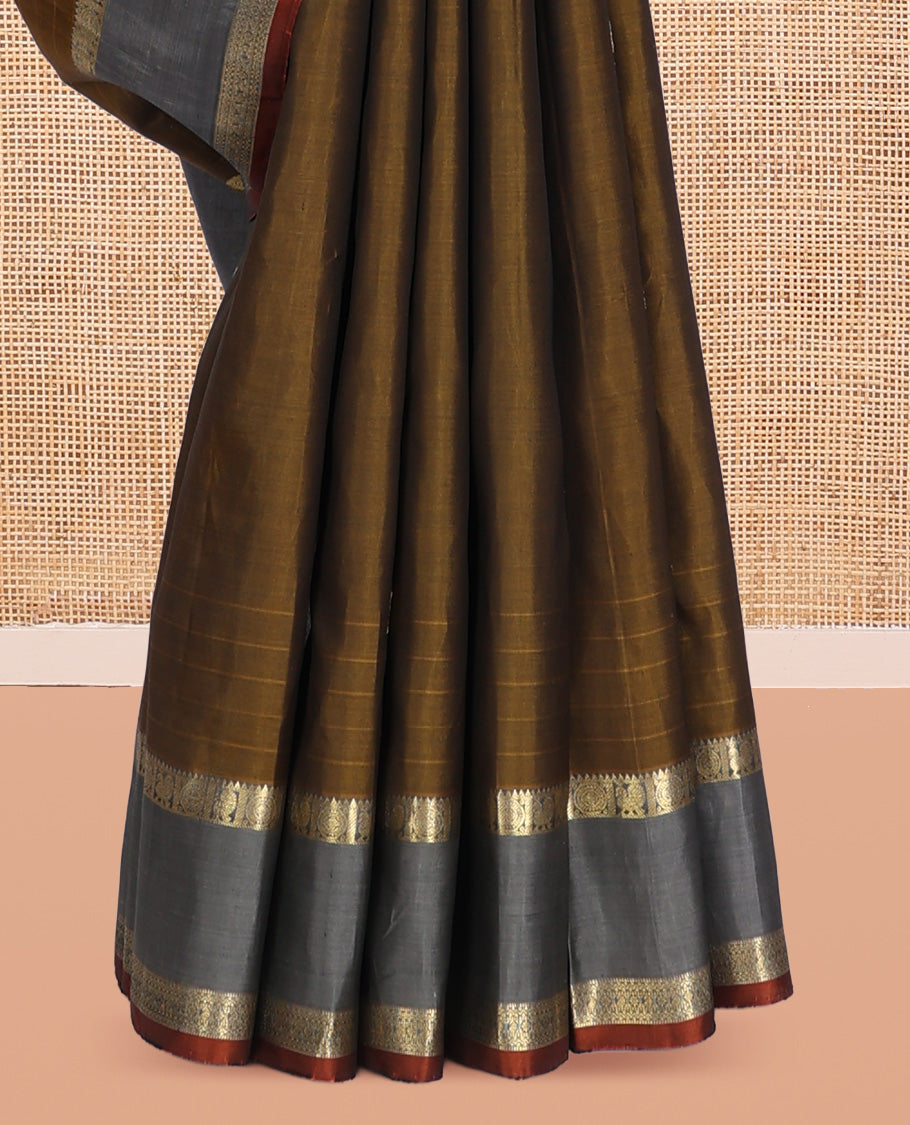 Green Kanchipuram Silk Saree, Artfully Detailed with Mayil-Chakram Buttas, a Contrast Rettai Pettu Border of Mayil and Chakram Designs, Jaal Pallu, and a Contrast Blouse