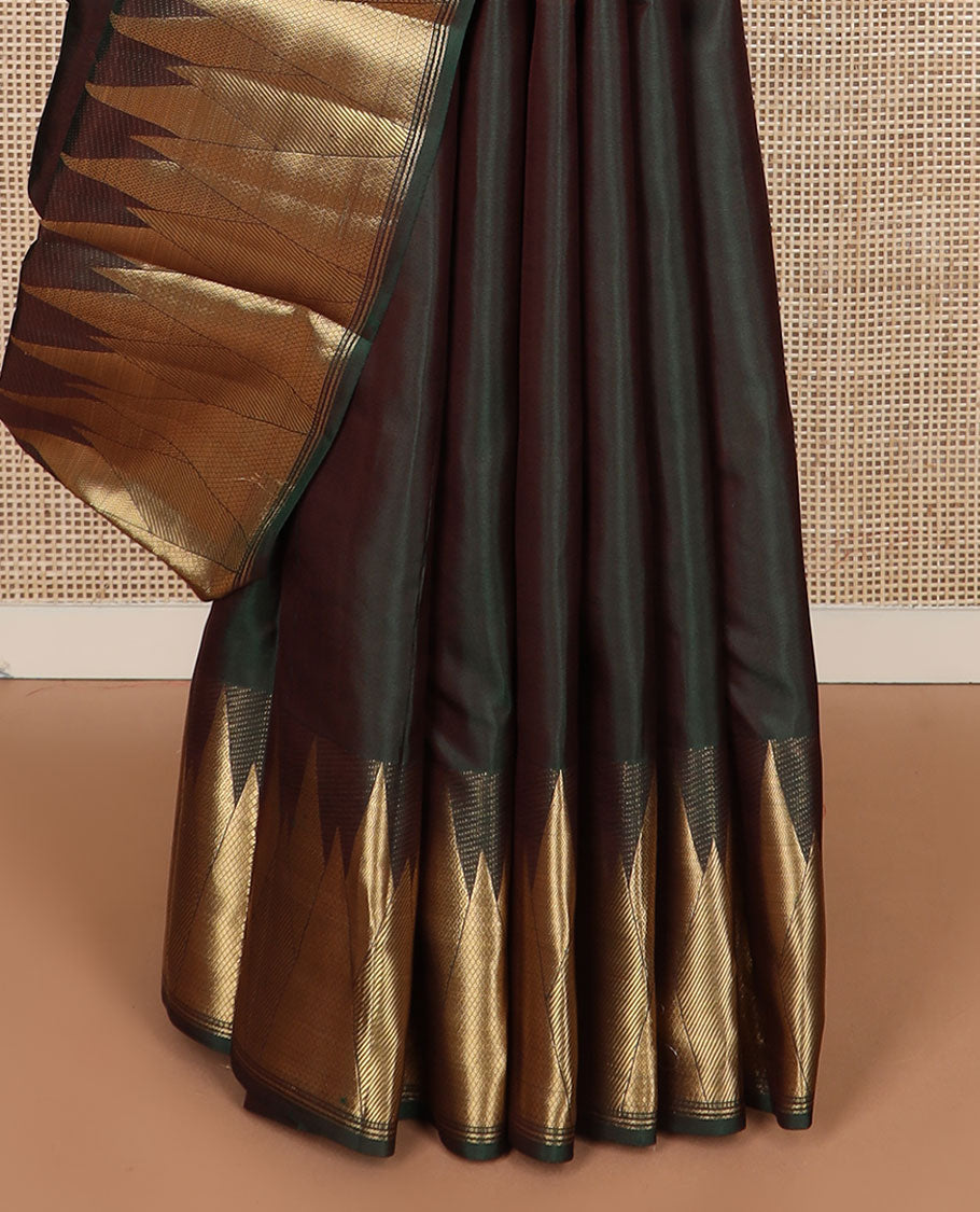 Black plain Kanchipuram silk saree, zari thazampoo rekku border & jaal pallu