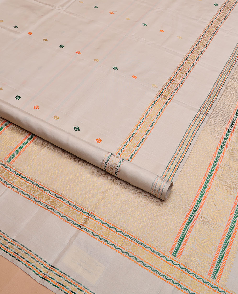 Cream thread buttas Kanchipuram silk saree, rettai pettu border of muthu, neli, and mayil designs, and jaal pallu