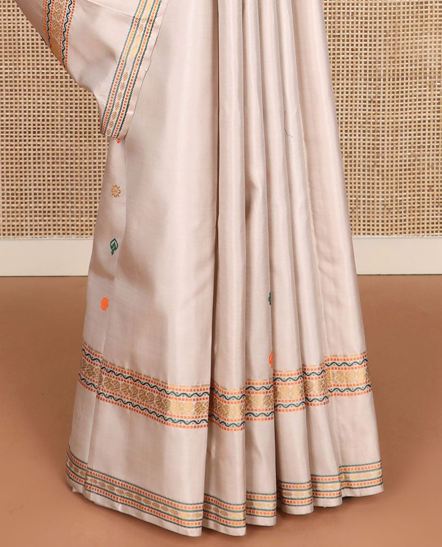 Cream thread buttas Kanchipuram silk saree, rettai pettu border of muthu, neli, and mayil designs, and jaal pallu