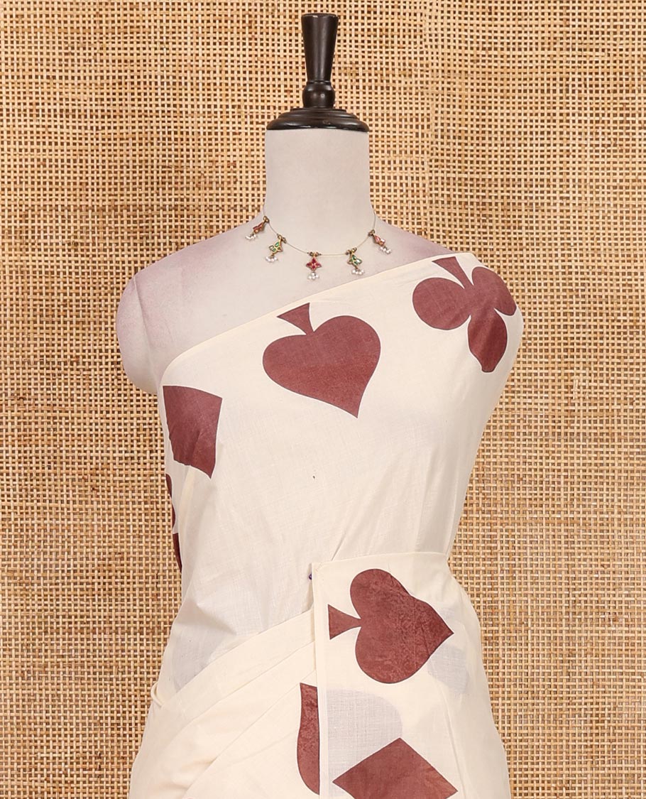 Cream-brown plain Kerala cotton saree, contrast color cards-theme printed border of Diamonds, Clubs, and Spades, leheriya-striped pallu, and plain blouse