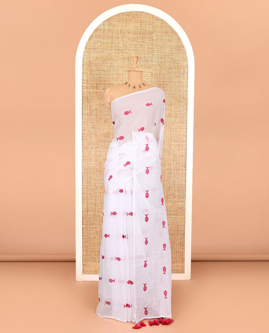 Borderless white fish motifs thread embroidered khadi mul cotton saree, fish motifs thread embroidered pallu, and a matching plain blouse