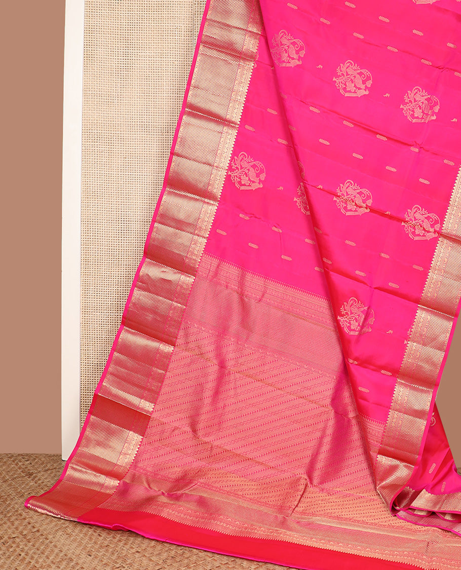 Pink zari buttas silk saree, zari border of thilakam mokku, muthu, kodi visiry, and then kuli kann designs, and traditional steeped pallu